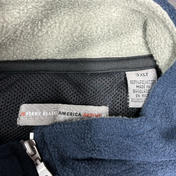 Perry Ellis America half zip sweatshirt. - Picture 2 of 3
